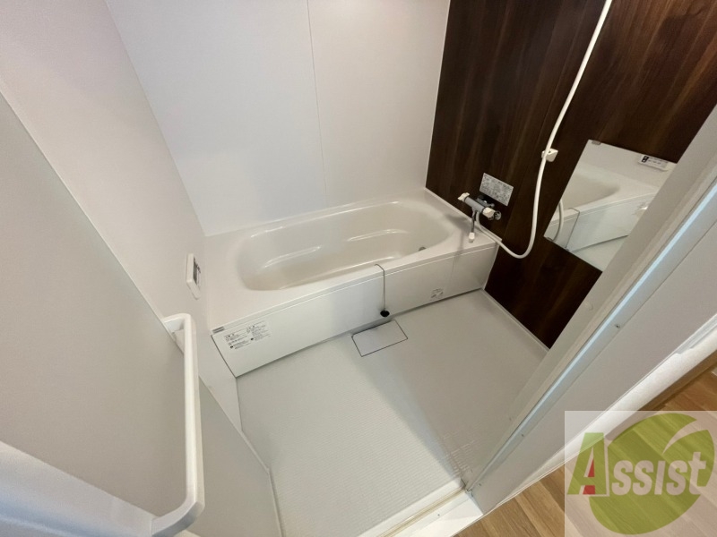 バス・シャワールーム　お風呂になります。一日の疲れを癒してくださいね。