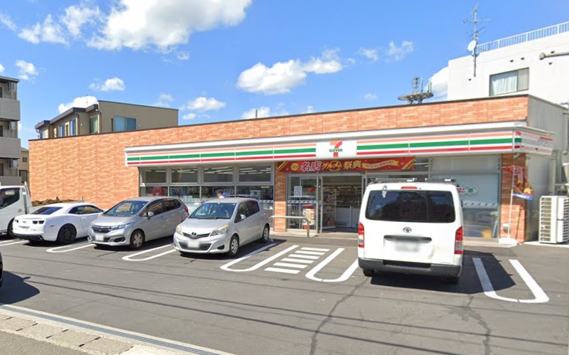 コンビニ　セブンイレブン世田谷中町3丁目店（コンビニ）まで94m