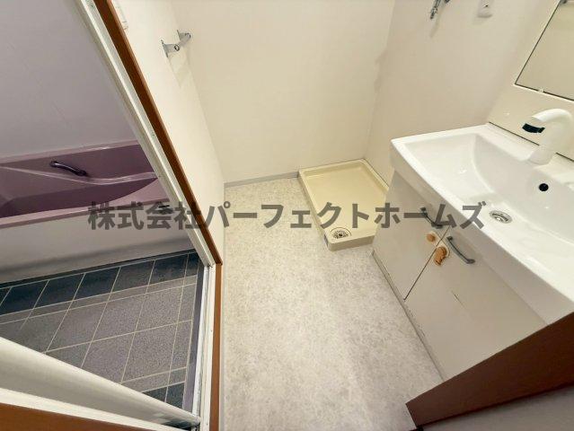 洗面設備　スペースが確保できる洗面所です