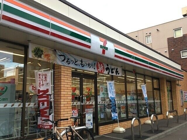 コンビニ　セブンイレブン札幌南4条店（コンビニ）まで129m
