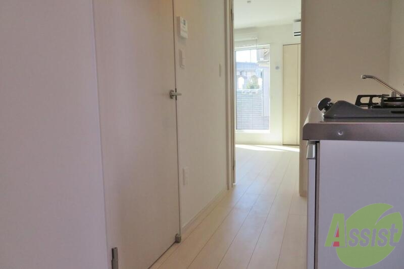 玄関　広い廊下で開放感がたっぷりですね。