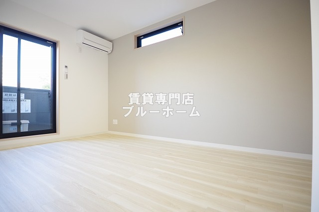 その他　別角度からの洋室です！