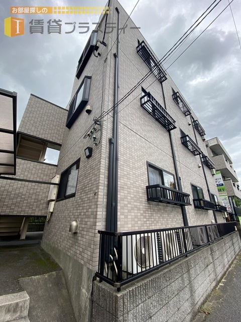 建物外観　この角度も、また素敵ですね。