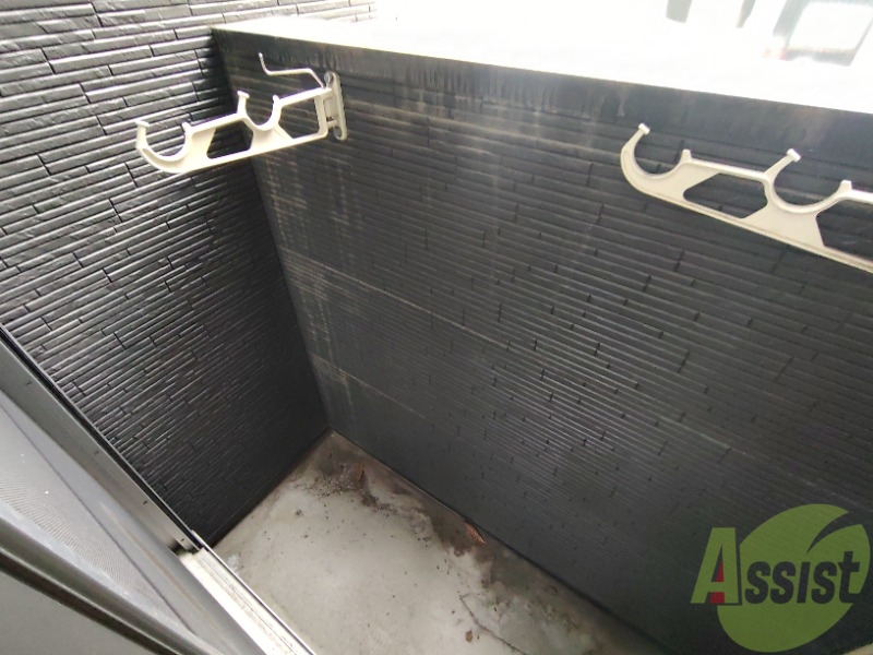 バルコニー　ベランダはよく日が当たり気持ちの良い空間です。