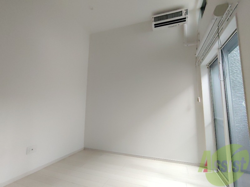 居室・リビング　広くきれいなリビングは明るい光も良く差します。