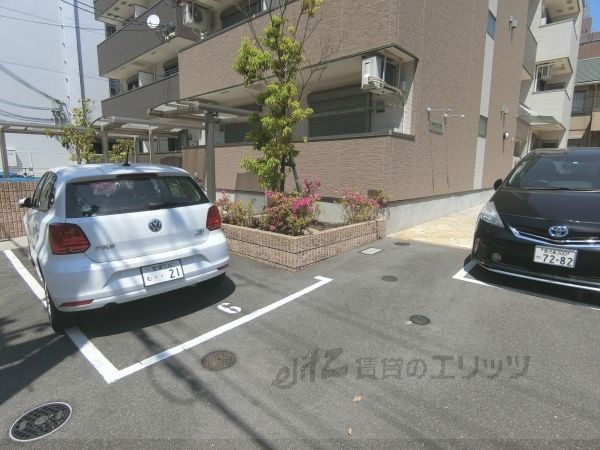 駐車場　駐車場