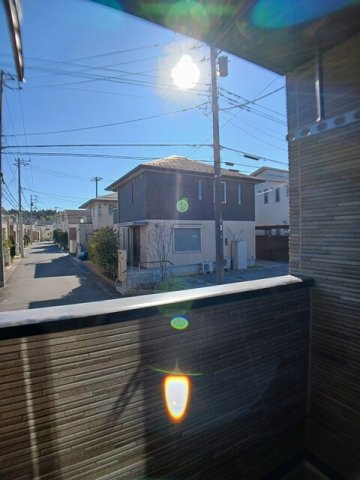 バルコニー　暖かな日差しのふりそそぐバルコニー