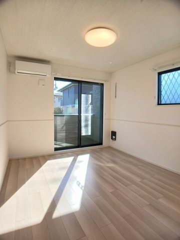 居室・リビング　こちらの居間で趣味の時間をお楽しみください