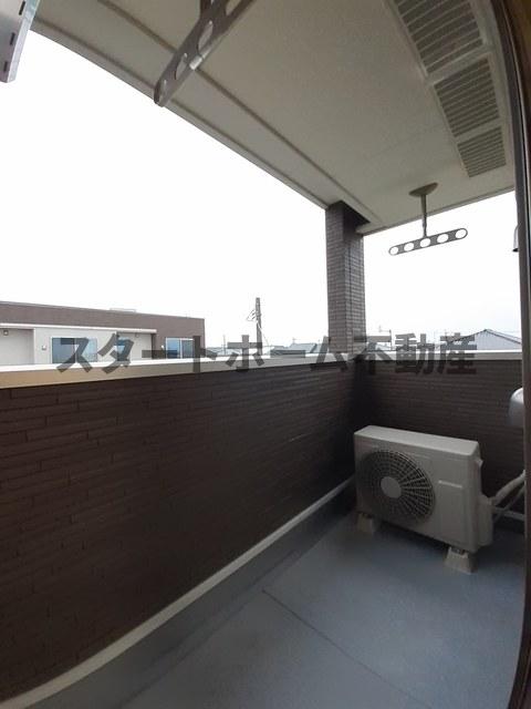 バルコニー　外からの目が気にならないバルコニーで洗濯物が干せます