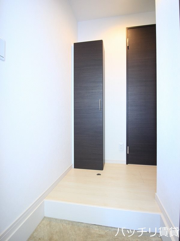 玄関　画像は同シリーズ参考画像の為、現況を優先いたします。