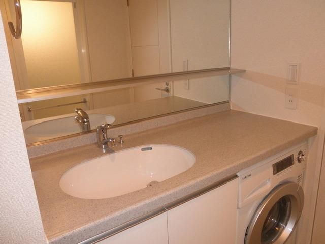 洗面設備　ゆったりとした洗面所