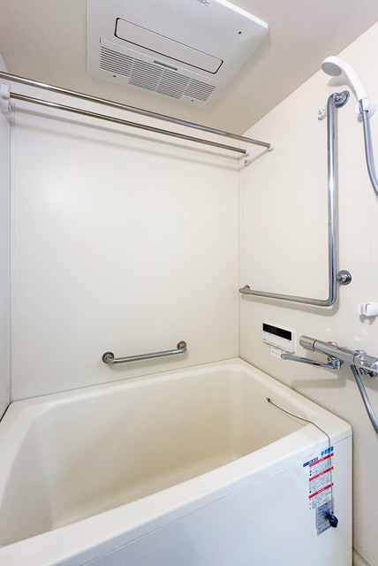 バス・シャワールーム　便利な自動お湯張り機能付きのお風呂、浴室換気乾燥機付きです