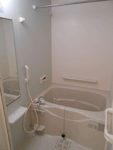 バス・シャワールーム　追焚機能付浴槽・浴室乾燥機完備