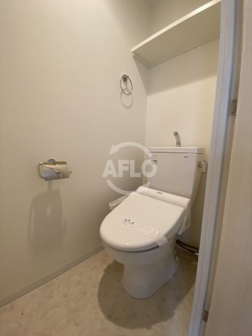 トイレ　レオンコンフォート上本町　温水洗浄便座