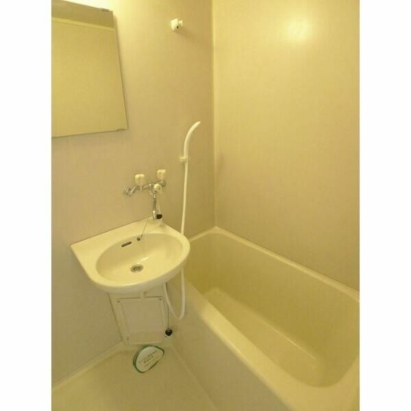 バス・シャワールーム　別部屋参考写真となります