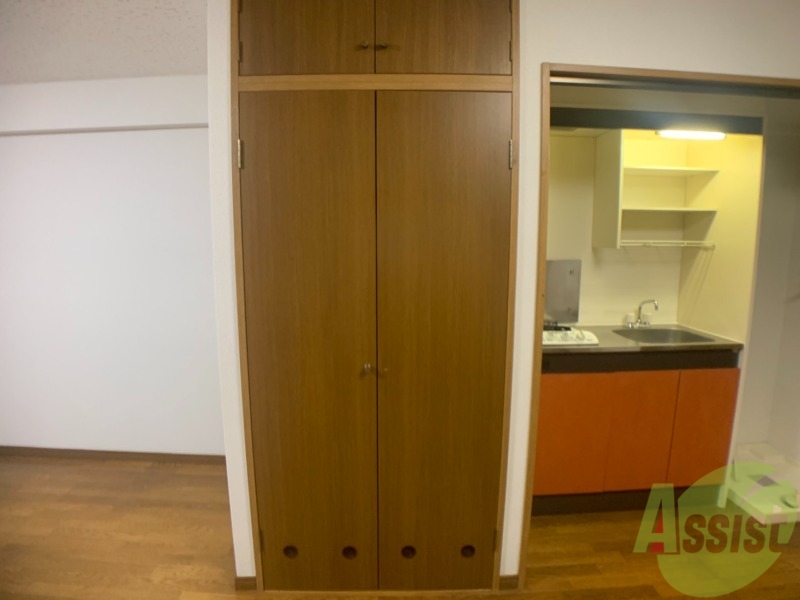 収納　収納はこちらのクローゼットをお使いください。