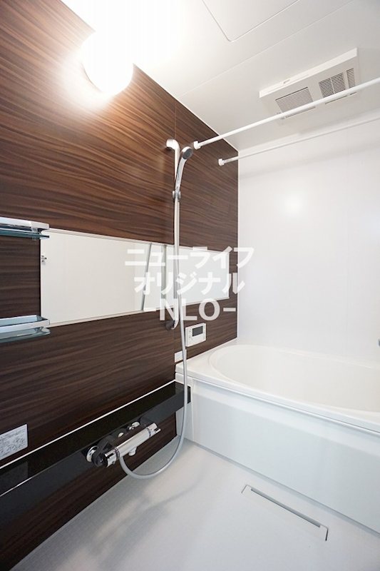 バス・シャワールーム　雨の日でも安心してお洗濯ができる浴室乾燥機付き☆