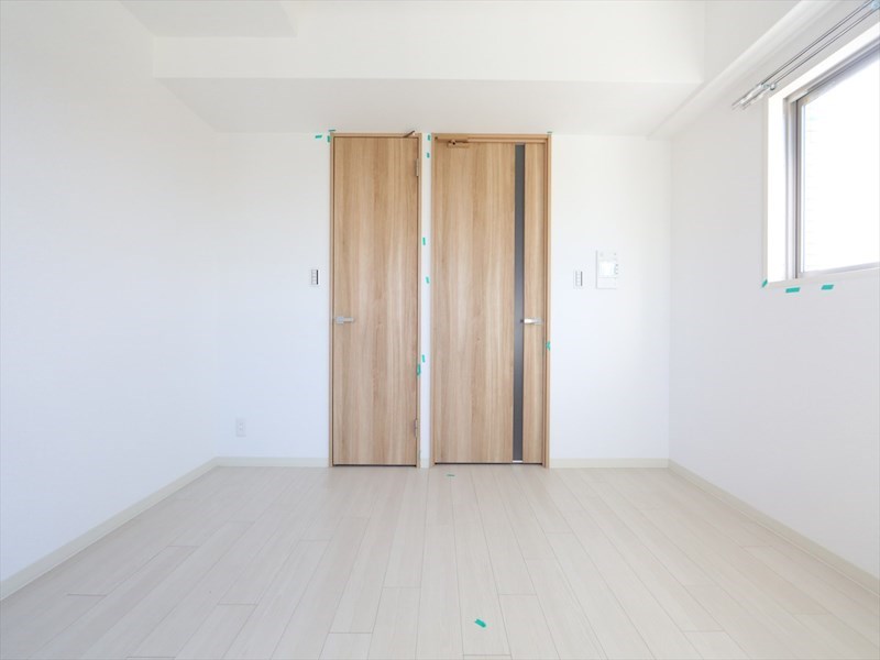 その他　洋室6.8帖　収納付　エアコン完備　バルコニーに面しています