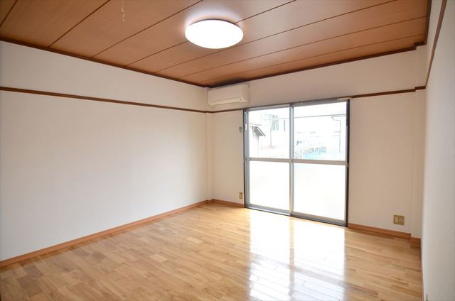 居室・リビング　室内