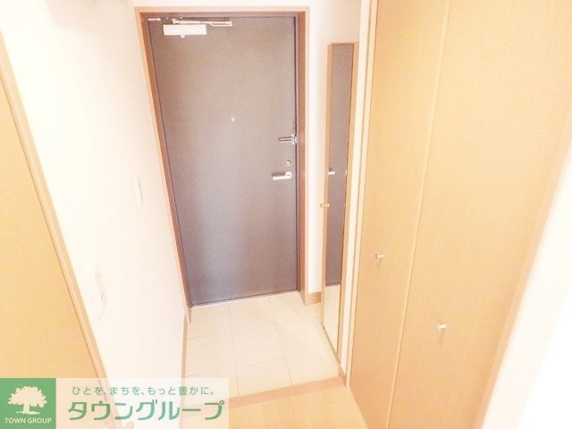 玄関　同物件別部屋写真