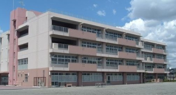 小学校　横浜市立山下みどり台小学校（小学校）まで581m