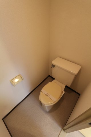 トイレ　参考写真（同物件別部屋）