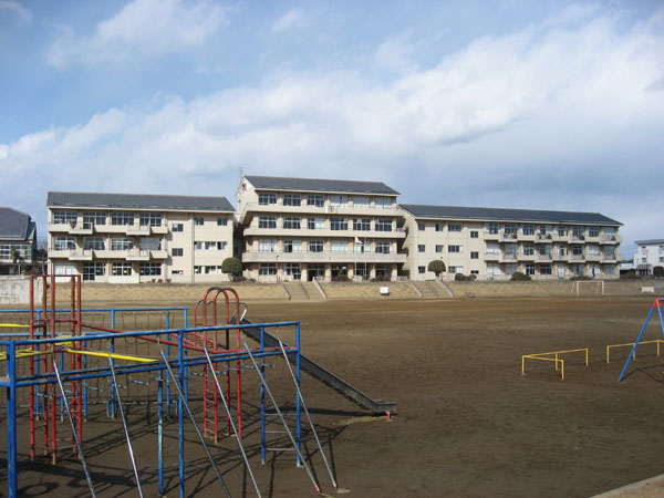 小学校　外野小（小学校）まで400m