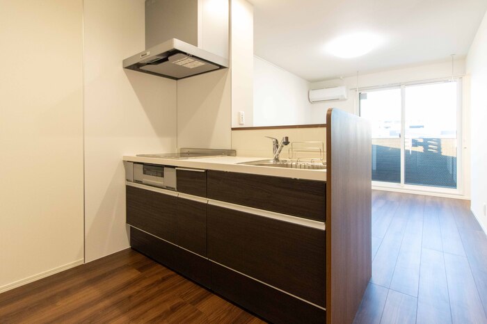 キッチン　対面システムキッチン（3口ビルトインIHヒーター）