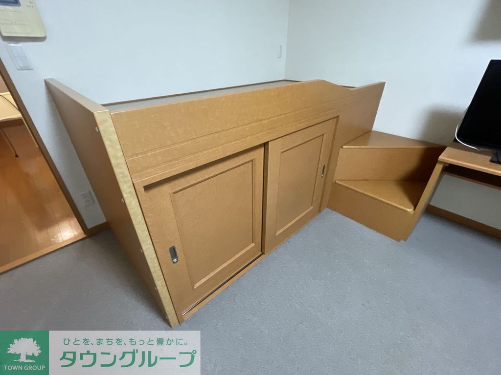 その他部屋・スペース　1階はフローリング、2階はじゅうたんです。