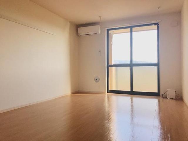 居室・リビング　室内