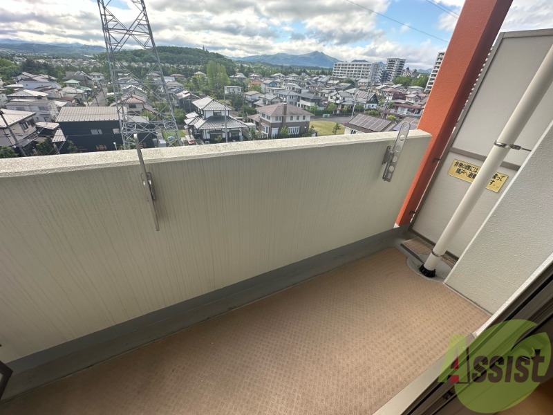 バルコニー　バルコニーは洗濯物を干すスペースがあります。