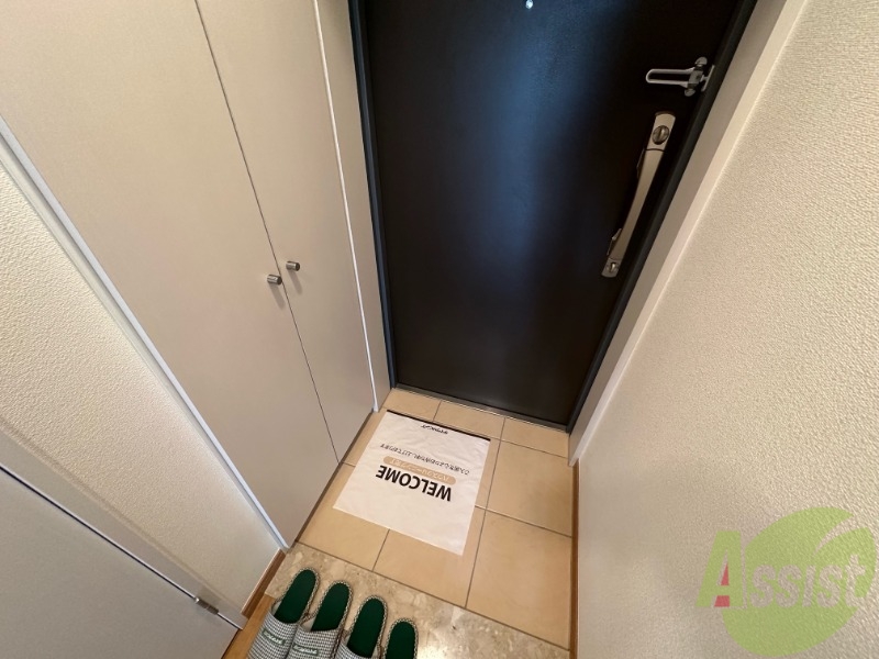 玄関　玄関にはシューズボックスがございますので安心してください。