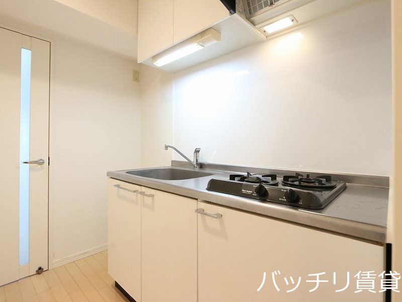 キッチン　別号室タイプの為、現状を優先致します。