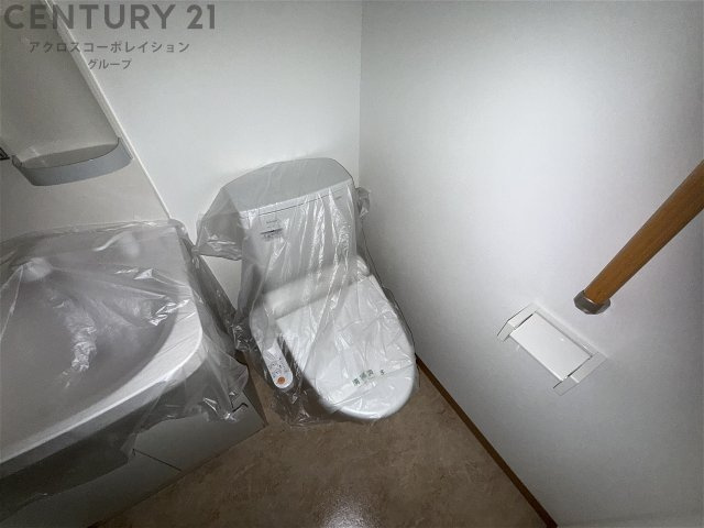 トイレ　温水洗浄便座付きのトイレです♪