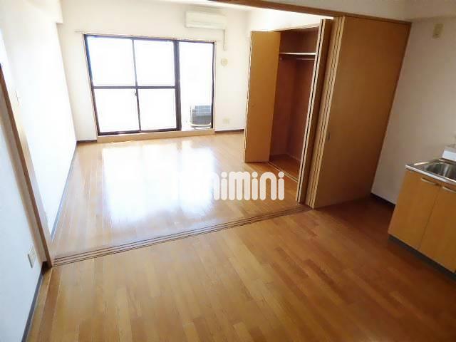 居室・リビング　日当たりの良いお部屋です。