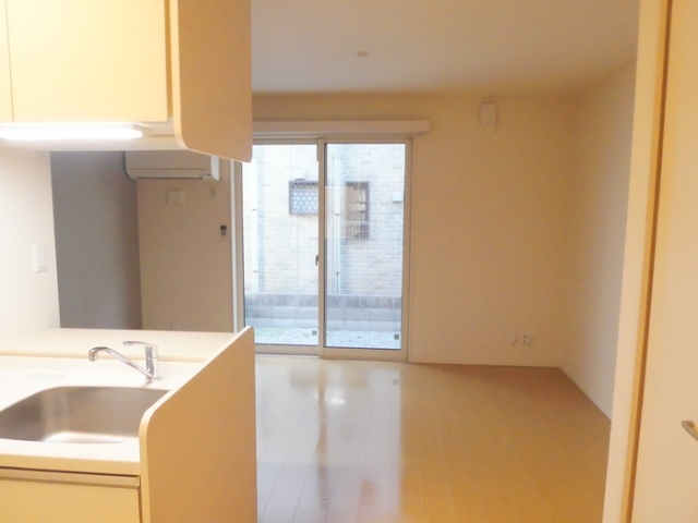 居室・リビング　同タイプのお部屋になります。
