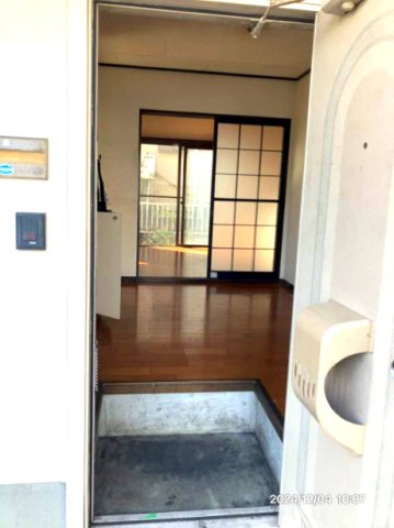 玄関　※写真は別室です