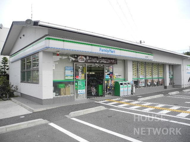 コンビニ　ファミリーマート宝ヶ池店（コンビニ）まで291m
