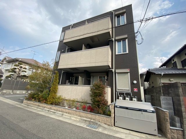 建物外観　安心のオートロック付き♪