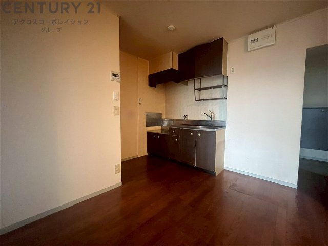 居室・リビング　各部屋に繋がる8帖のダイニング♪