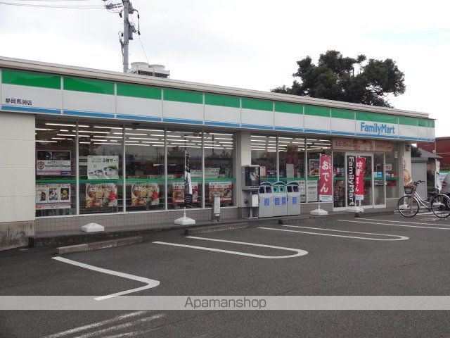 コンビニ　ファミリーマート（コンビニ）まで500m