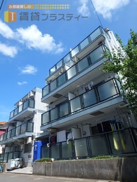 建物外観　住宅街に調和するホワイトタイルマンション。