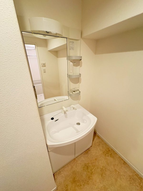 洗面設備　※写真は別号室のものですので現状優先とさせていただきます