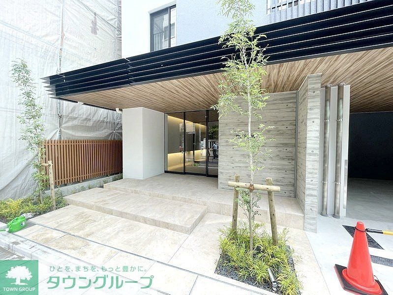 エントランス　お問合せは(株)タウンハウジングレジデンス事業部　赤坂店・…
