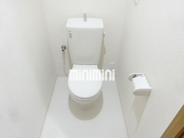 トイレ　トイレ上部には棚あります