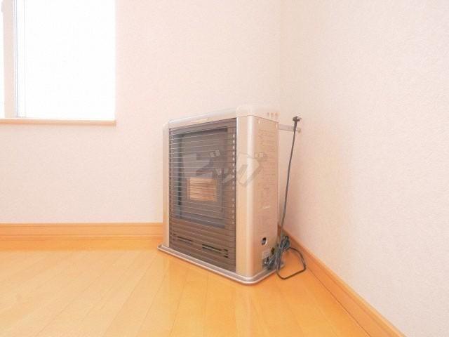 その他設備　経済的な灯油FF暖房です！