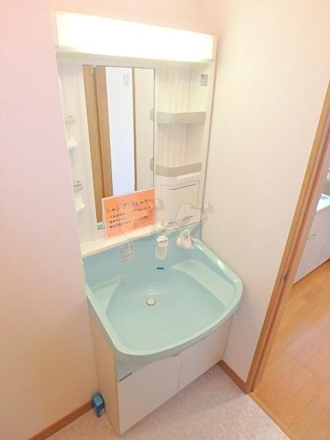 洗面設備　朝の身支度に便利な洗面台です♪