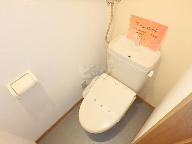 トイレ　嬉しいウォシュレット付きのトイレ！便座温かいですよ♪
