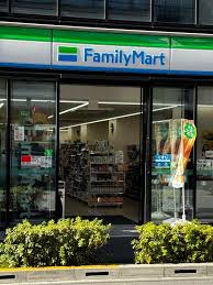 コンビニ　ファミリーマート 中野鍋屋横丁店（コンビニ）まで276m