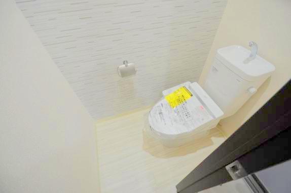 トイレ　綺麗なトイレにはウォシュレット標準装備です。